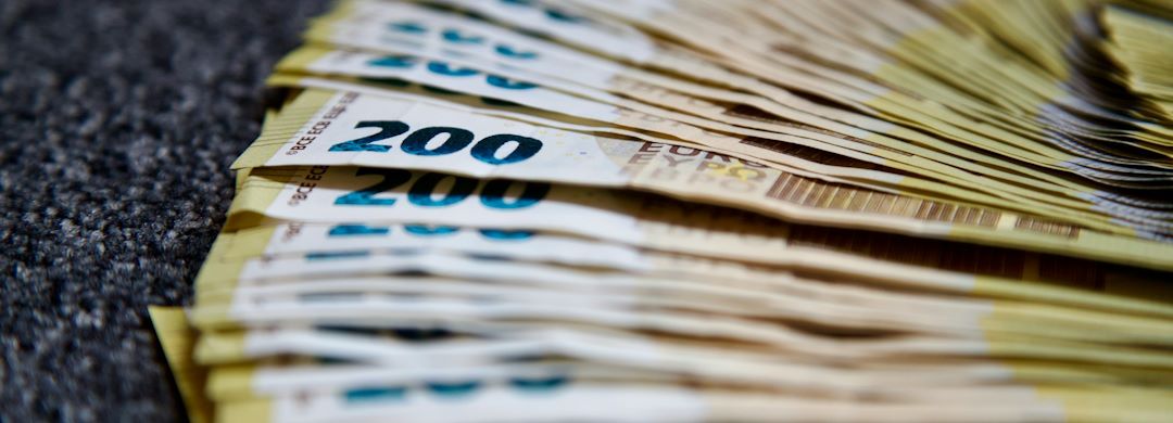Auch wenn das Flirten schön ist: Schicken Sie kein Geld an mögliche Fakes