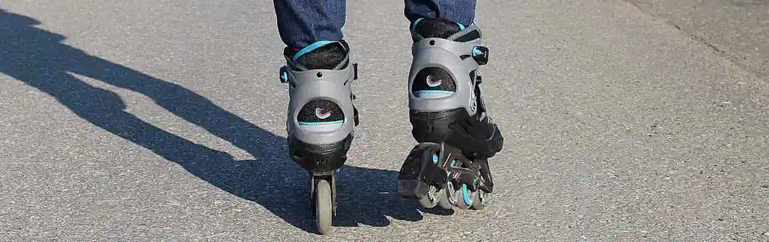 Detektive observieren krankgeschriebene Mitarbeiter Detektive beobachten einen krankgeschriebenen Mitarbeiter beim Rollerbladen