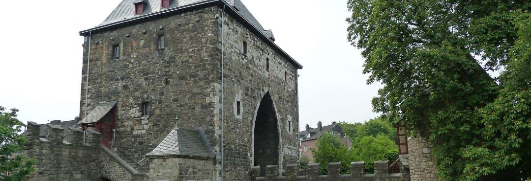 Detektive.com - Ihr Ansprechpartner für Recherchen in Aachen Detektive beobachten am Ponttor in Aachen