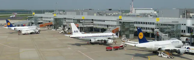 Detektive ermitteln in Düsseldorf Detektive oberservieren am Düsseldorfer Flughafen