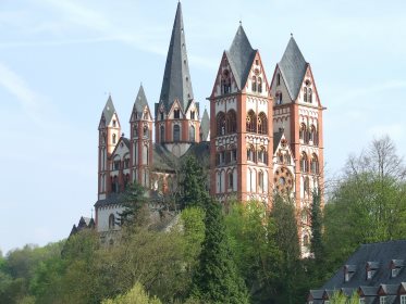 Unsere Detektive ermitteln für Sie in Hessen. Der Limburger Dom als Synonym für Detektivarbeit in Hessen