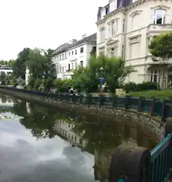 Detektive ermitteln in Bonn und Umland Detektive observieren an den Poppelsdorfer Wiesen.