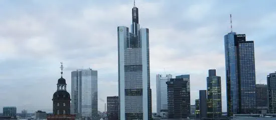 Detektive recherchieren in Frankfurt und Umgebung Die Skyline von Frankfurt als Symbol für Detektivarbeiten