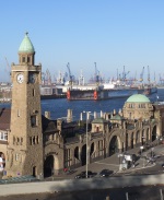 Detektive ermitteln an den Landungsbrücken in Hamburg