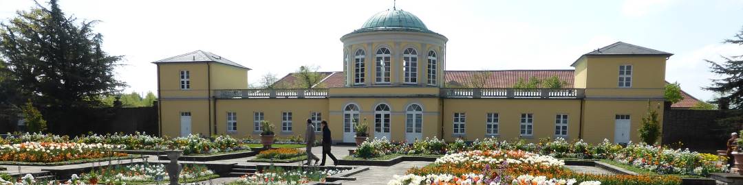 Detektive observieren im Berggarten in Hannover