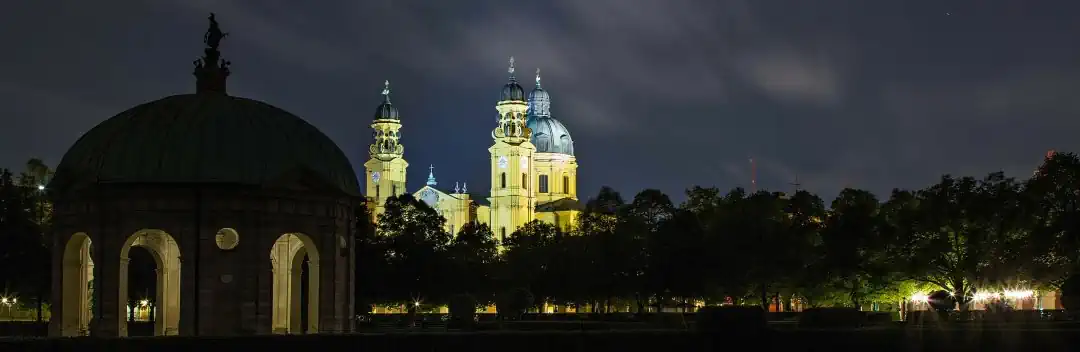 Detektive ermitteln für Sie in München Detektive observieren an der Theatinerkirche in München