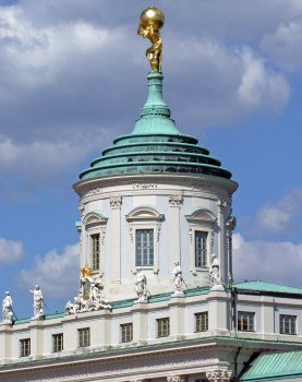 Detektive.com - Ihre Detektei für Potsdam Das alte Rathaus als Symbol für Detektivarbeit in Potsdam