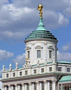Detektive.com - Ihre Detektei für Potsdam Das alte Rathaus als Symbol für Detektivarbeit in Potsdam