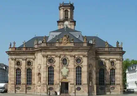 Recherchen, Observationen und Ermittlungen - Detektive.com helfen Die Ludwigskirche als Symbol für Detektivarbeit in Saarbrücken