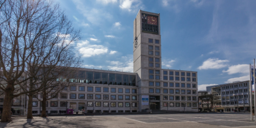 Das Rathaus in Stuttgart als Symbol für Detektivarbeit