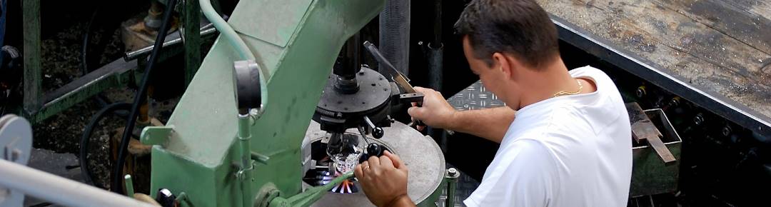 Wir ermitteln für Sie, wenn Sie Industrie- oder Werksspionage befürchten Detektive decken Industriespionage auf