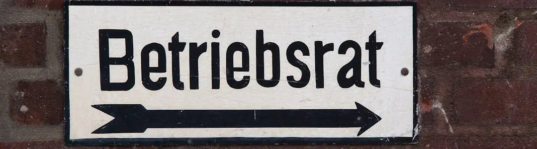 Detektive sammeln Beweise für Gerichtsverfahren. Gerichtsurteil: Kündigung Bertiebsratsmitglied bei Arbeitszeitbetrug.