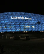 Detektive recherchieren rund um die Allianz Arena in München