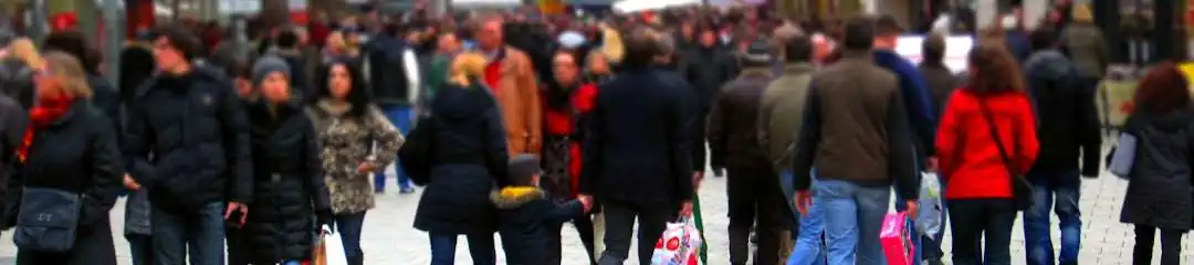 Detektive.com - Wir helfen Ihnen bei der Suche nach vermissten Personen Menschenmenge als Symbol für die Personensuche durch Detektive