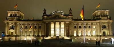 Der Reichstag als Symbol für Detektivarbeit in Berlin
