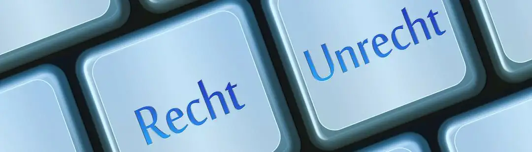 Unsere Detektive helfen Ihnen Unterschlagung aufzudecken Tasten mit den Wörtern recht und Unrecht als Sinnbild für Unterschlagung